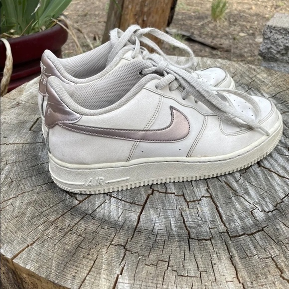 Womens 8.5 / Youth 7 NIKE AIR FORCE 1 LOW GS PHANTOM SNEAKERS - Picture 1 of 6